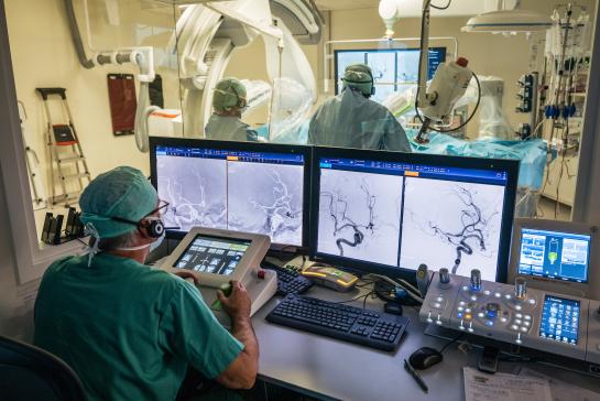Robot behandelt aneurysma in hersenen