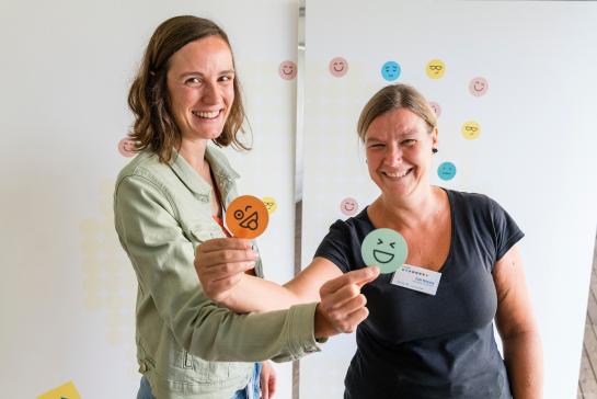 Evie Maesen en collega - campagne Alles goed