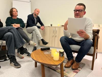 Bart Moeyaert tijdens de Voorleesweek